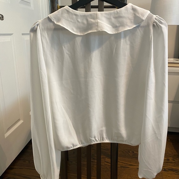 White blouse with button - Picture 2 of 2